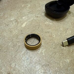 Optim smart ring, matte gold ring with Charging Accessories. Size 9. Ordered two